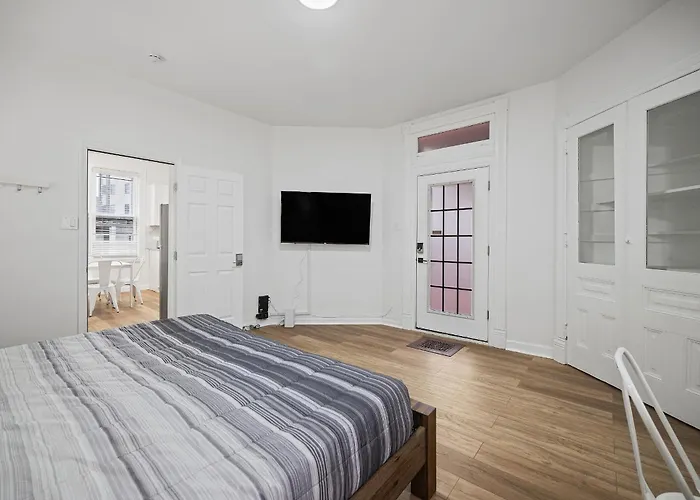 Shadyside, !c Modern And Bright Private Bedroom With Shared Bathroom * Pittsburgh
