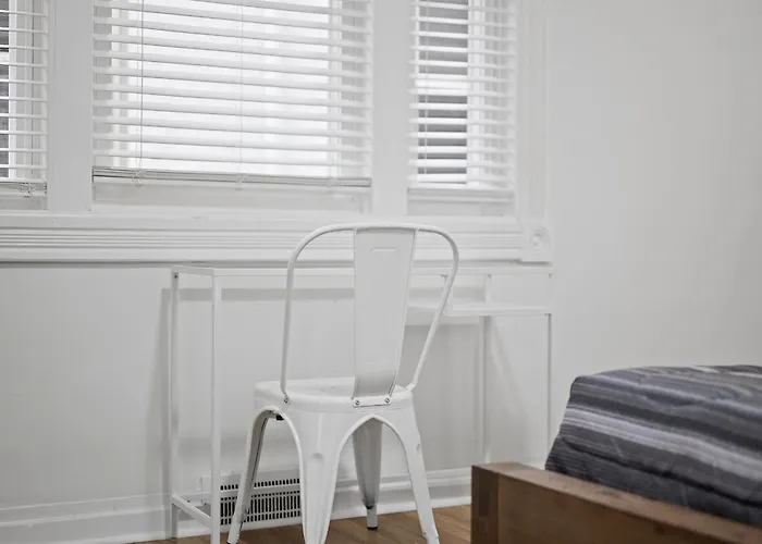 Shadyside, !c Modern And Bright Private Bedroom With Shared Bathroom Homestay *