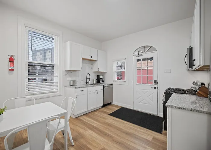 Homestay Shadyside, !c Modern And Bright Private Bedroom With Shared Bathroom Pittsburgh